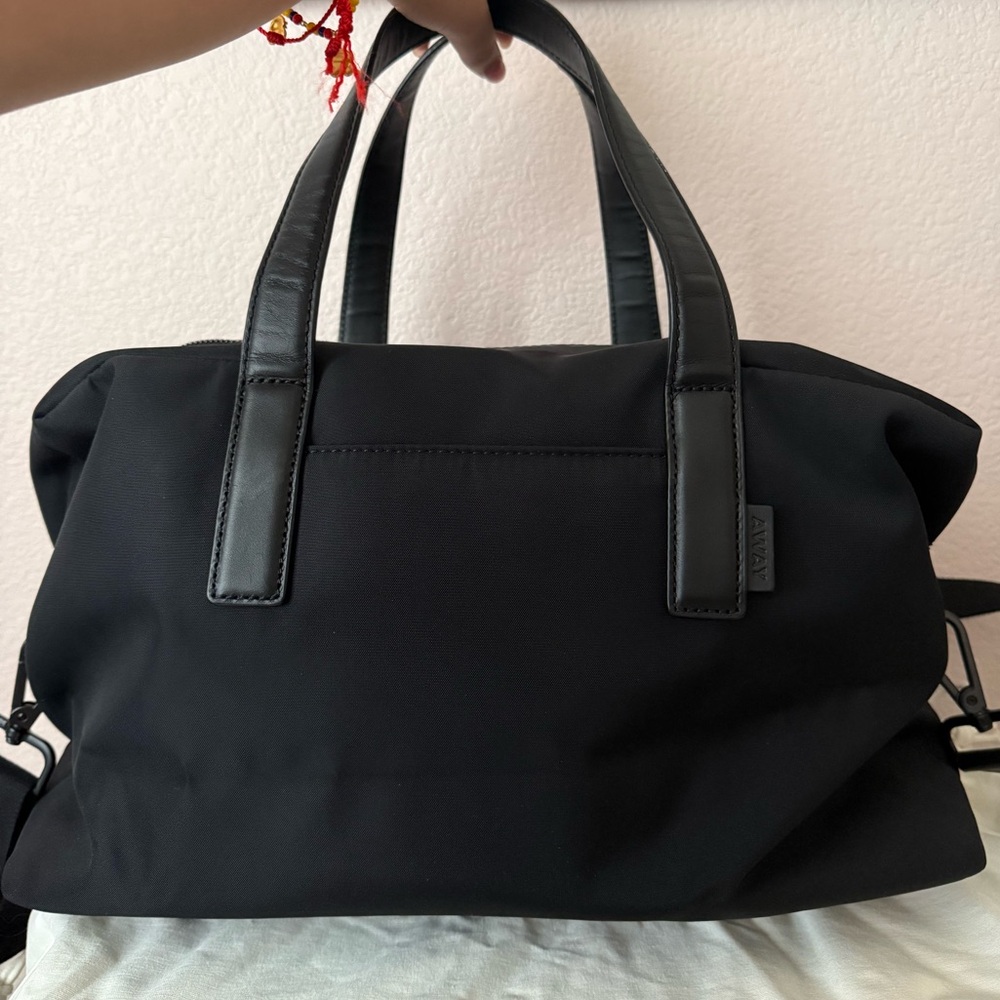 AWAY Travel The Everywhere Bag in Jet Black - Picture 2 of 7